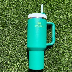 Stanley 40oz Quencher in green.